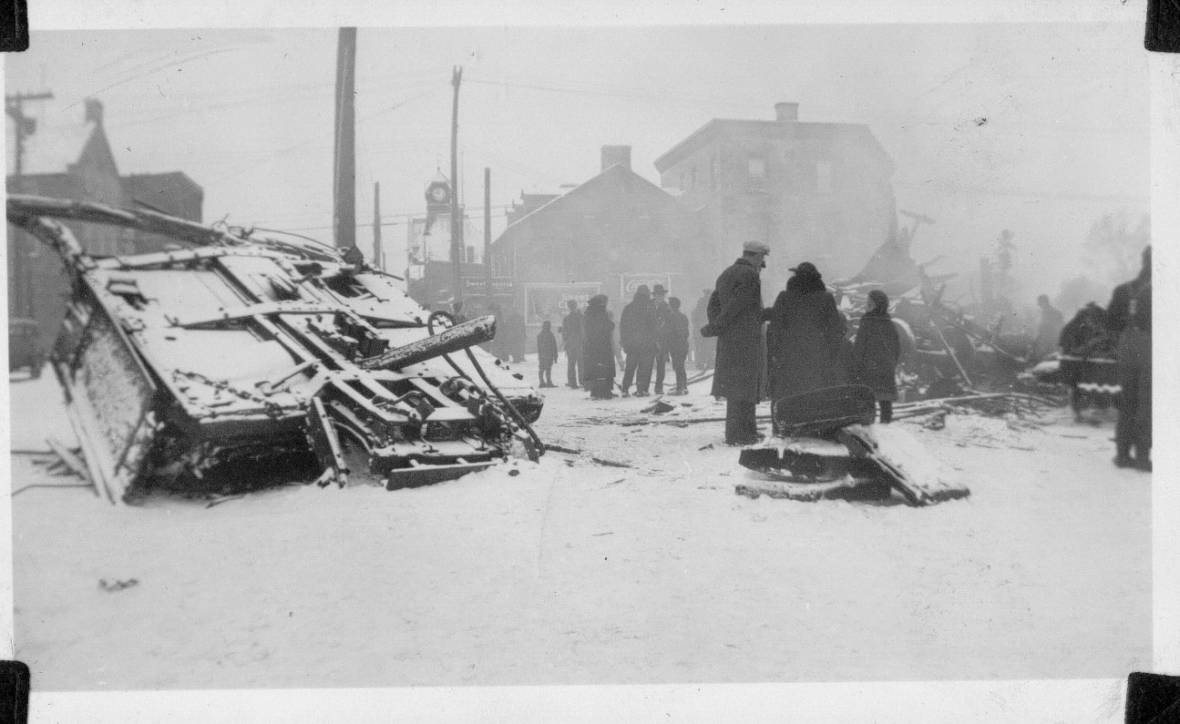 Black and white image of the Almonte Train Wreck